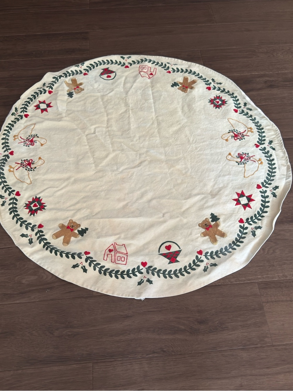 Rare 1986 Janlynn Christmas Crewel Tree Skirt – 44” Hand Embroidered Vintage